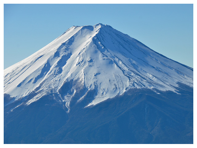 雪化粧に彩られた富士山空撮