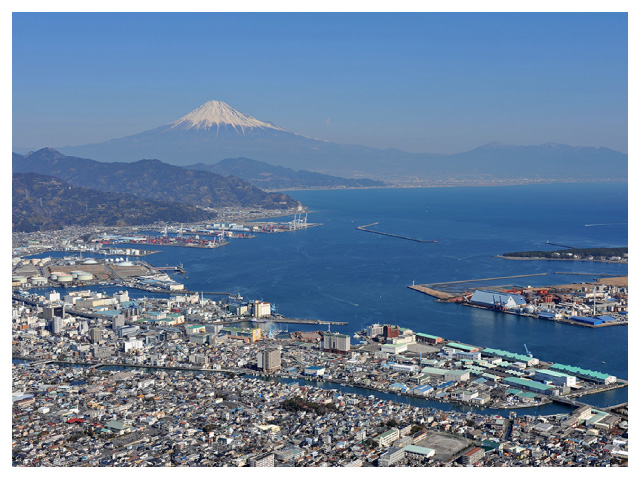 清水港と富士山を捉えた一枚